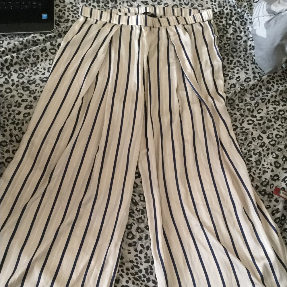 Wide legged pants